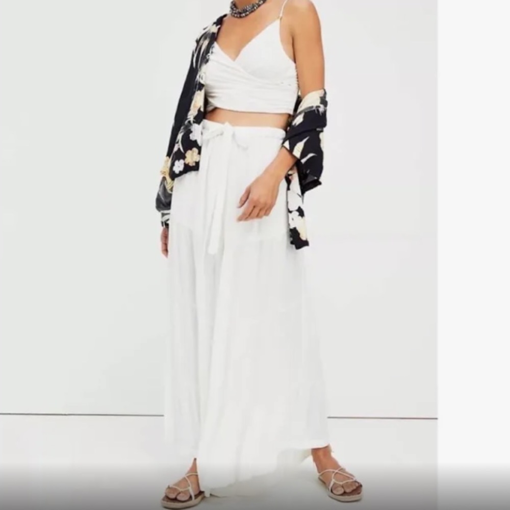 Beachy bridal dreams! Free People Sun Set in white - size medium, worn once